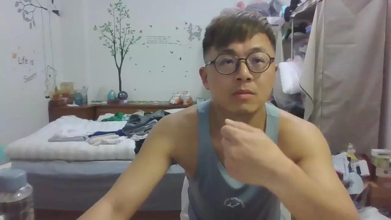 w2xist5 on Cam4 