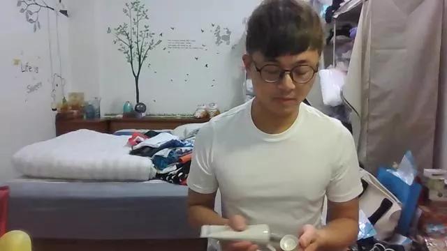 w2xist5 on Cam4 