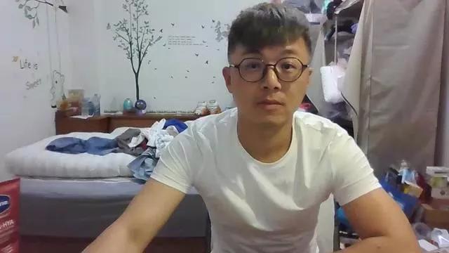w2xist5 on Cam4 