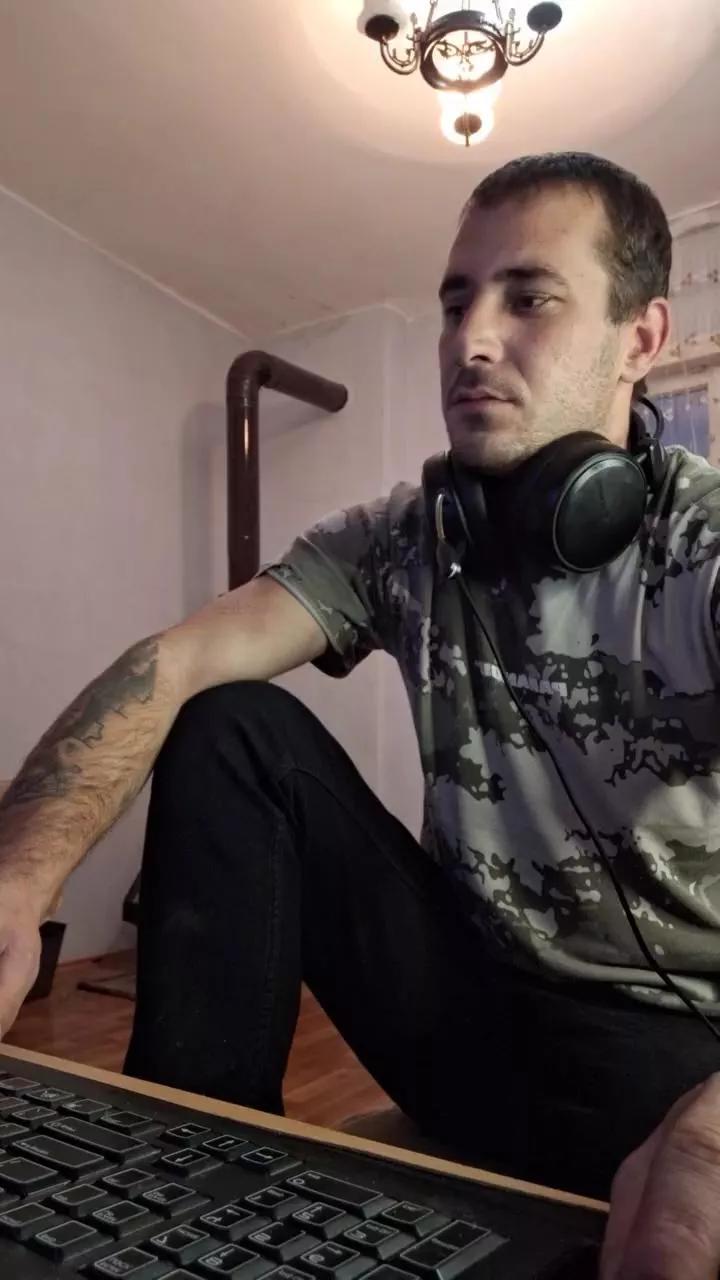 Wear1ooo on Cam4 