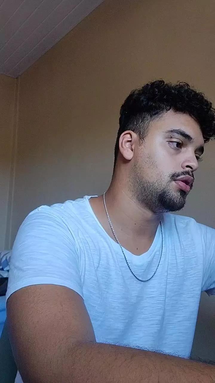 xcumshot3323 on Cam4 