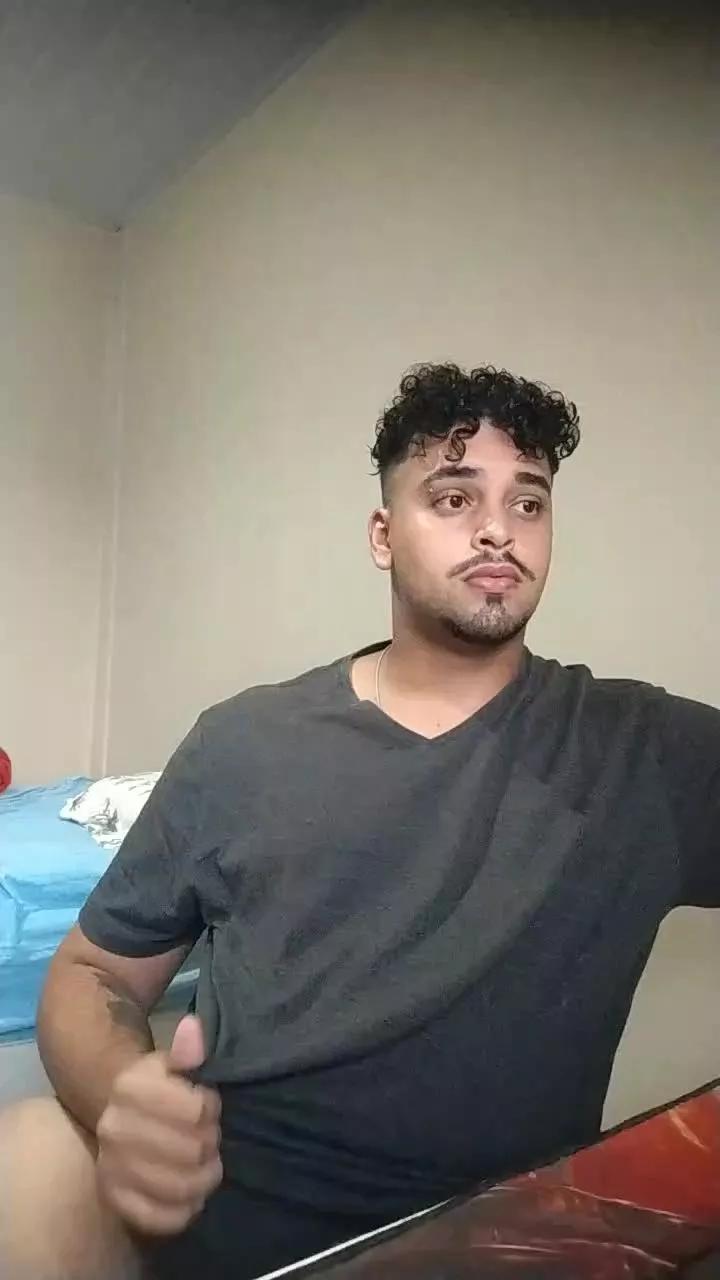 xcumshot3323 on Cam4 