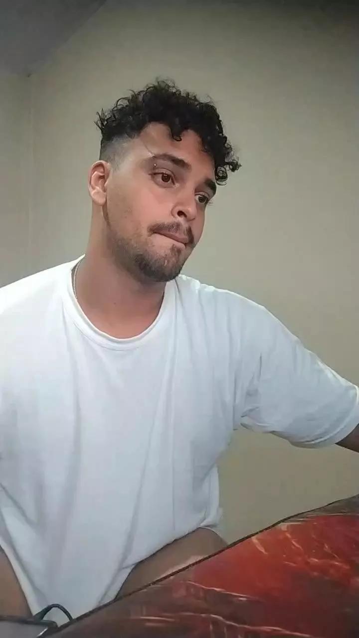 xcumshot3323 on Cam4 