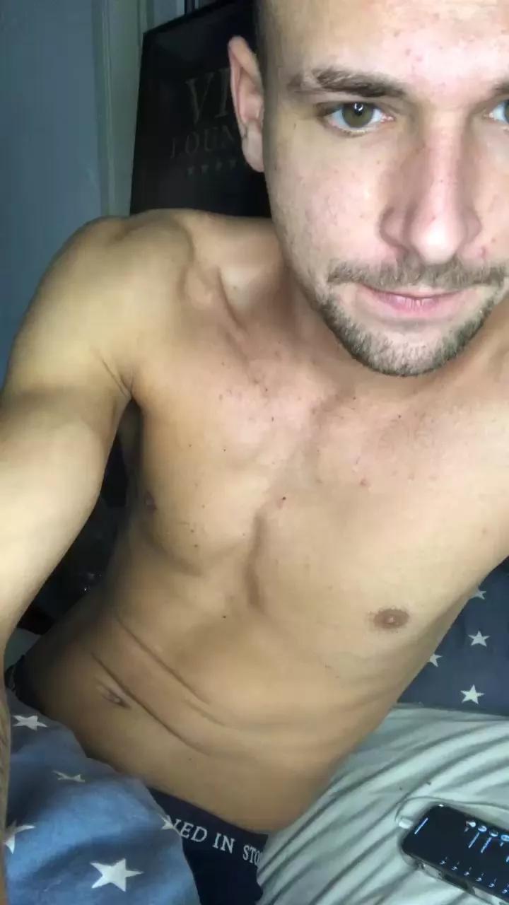 youngplayboymm on Cam4 