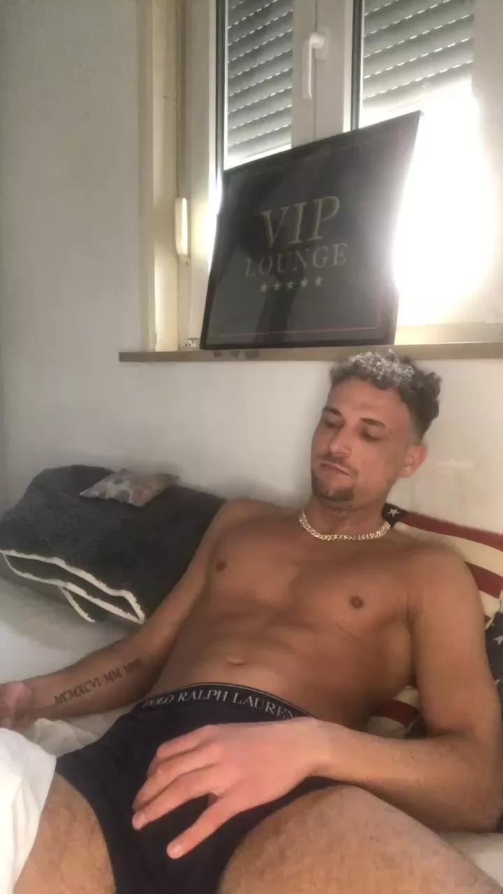 youngplayboymm on Cam4 
