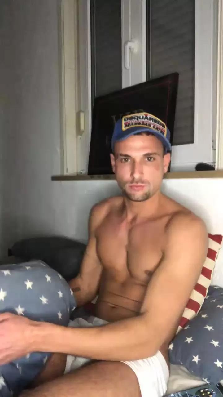 youngplayboymm on Cam4 