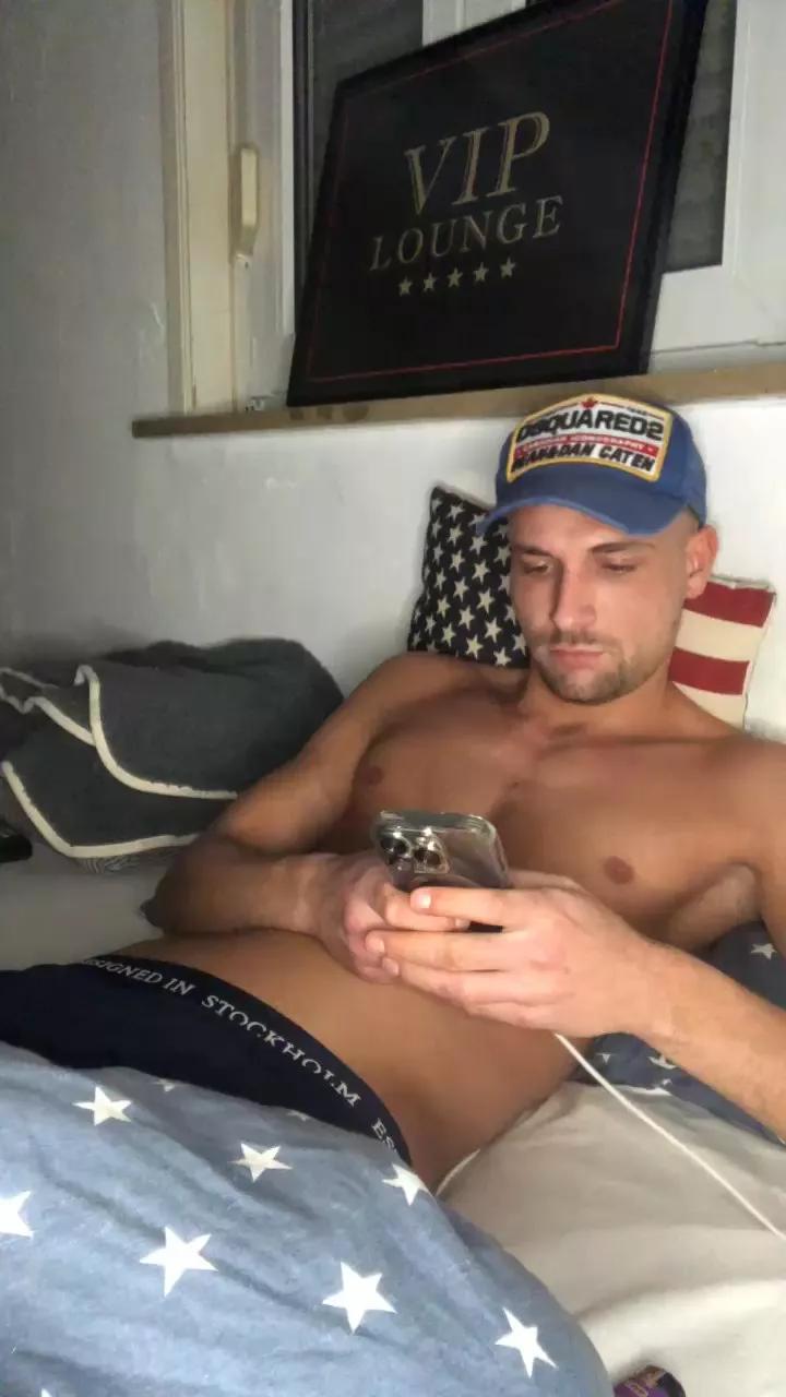 youngplayboymm on Cam4 