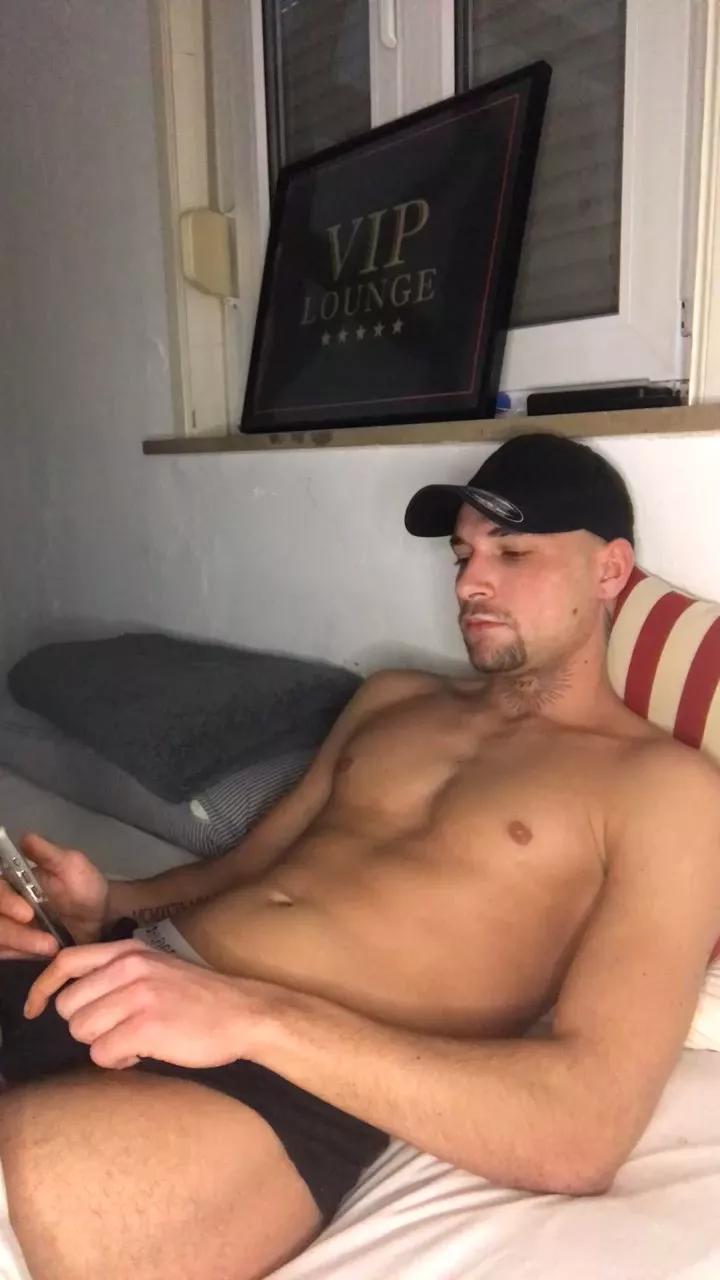 youngplayboymm on Cam4 