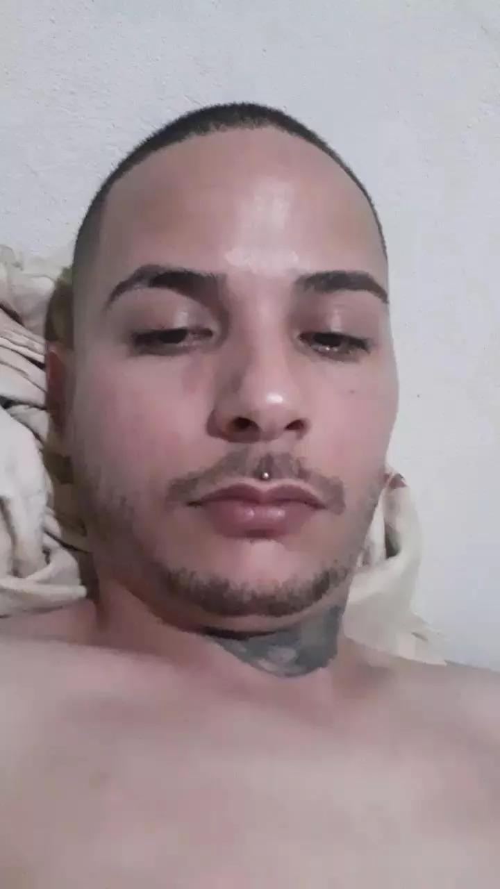 Yunglil777 on Cam4 