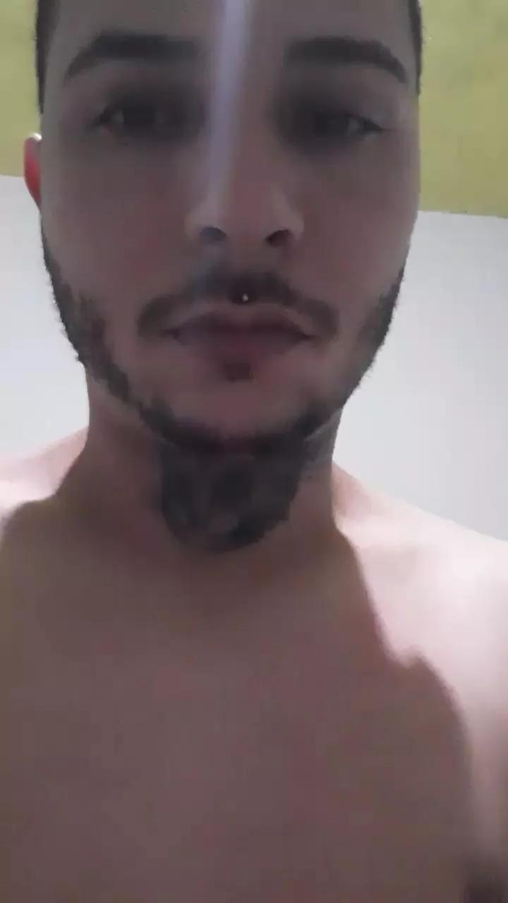 Yunglil777 on Cam4 