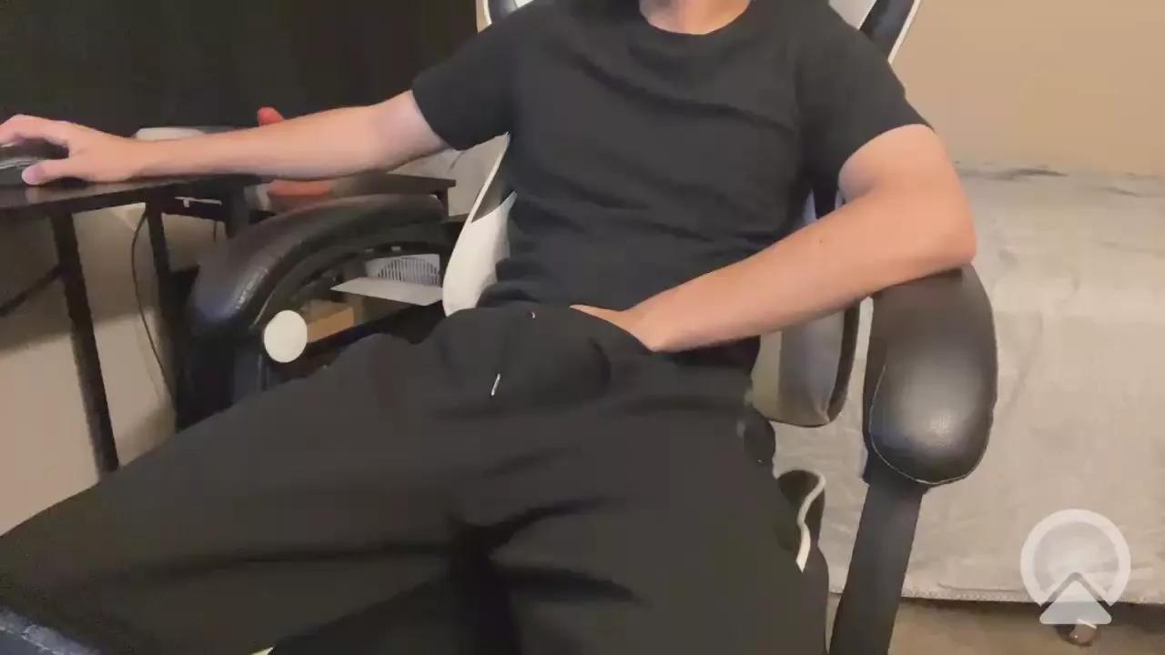yungnhorny32 on Cam4 