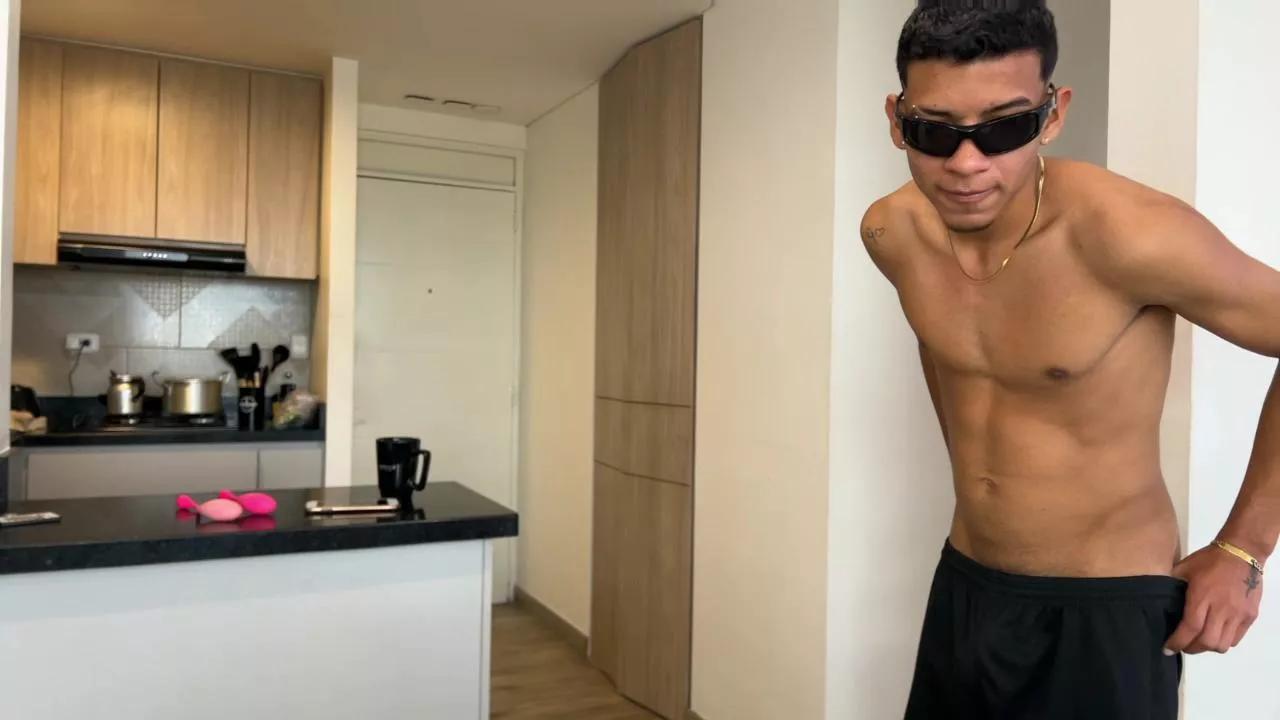 zoneboys_ on Cam4 