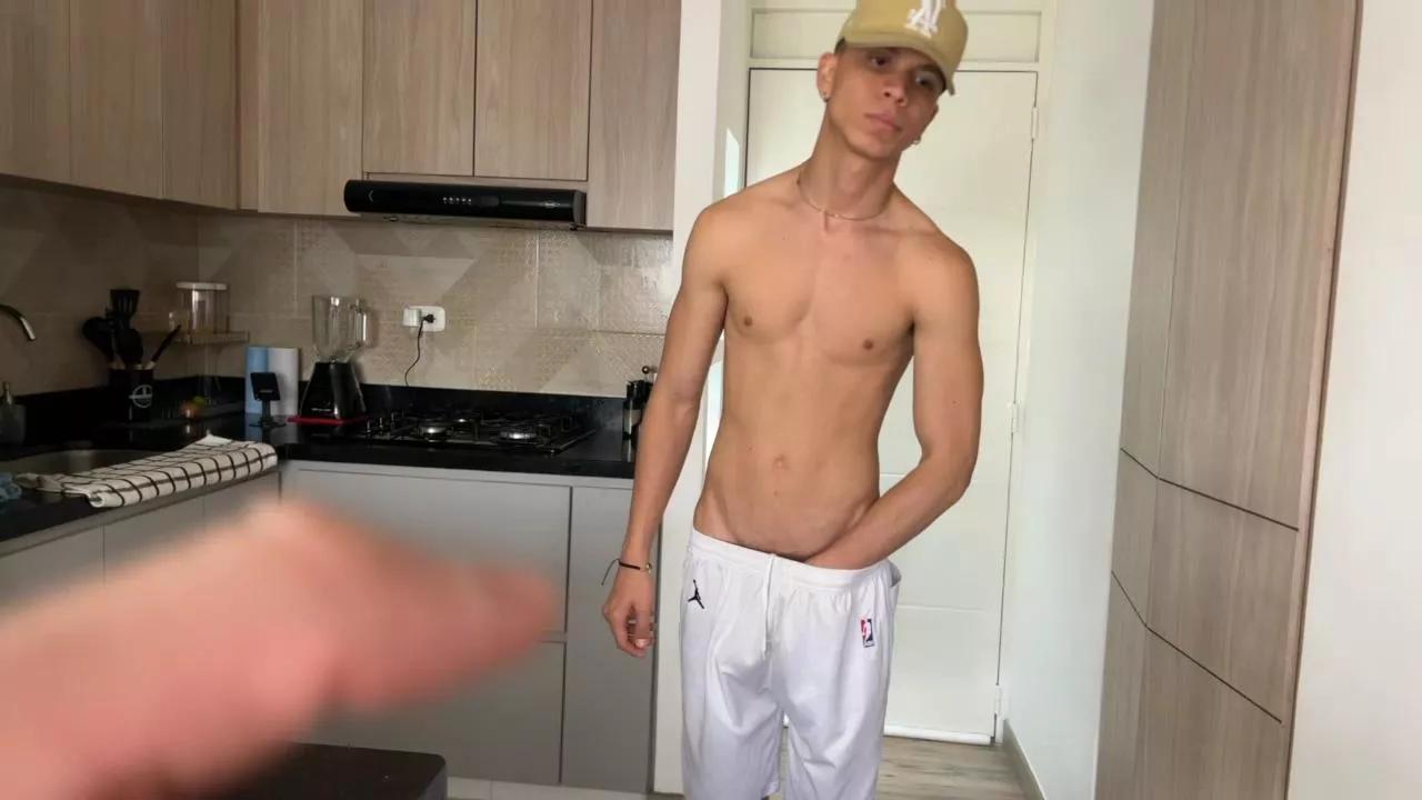 zoneboys_ on Cam4 