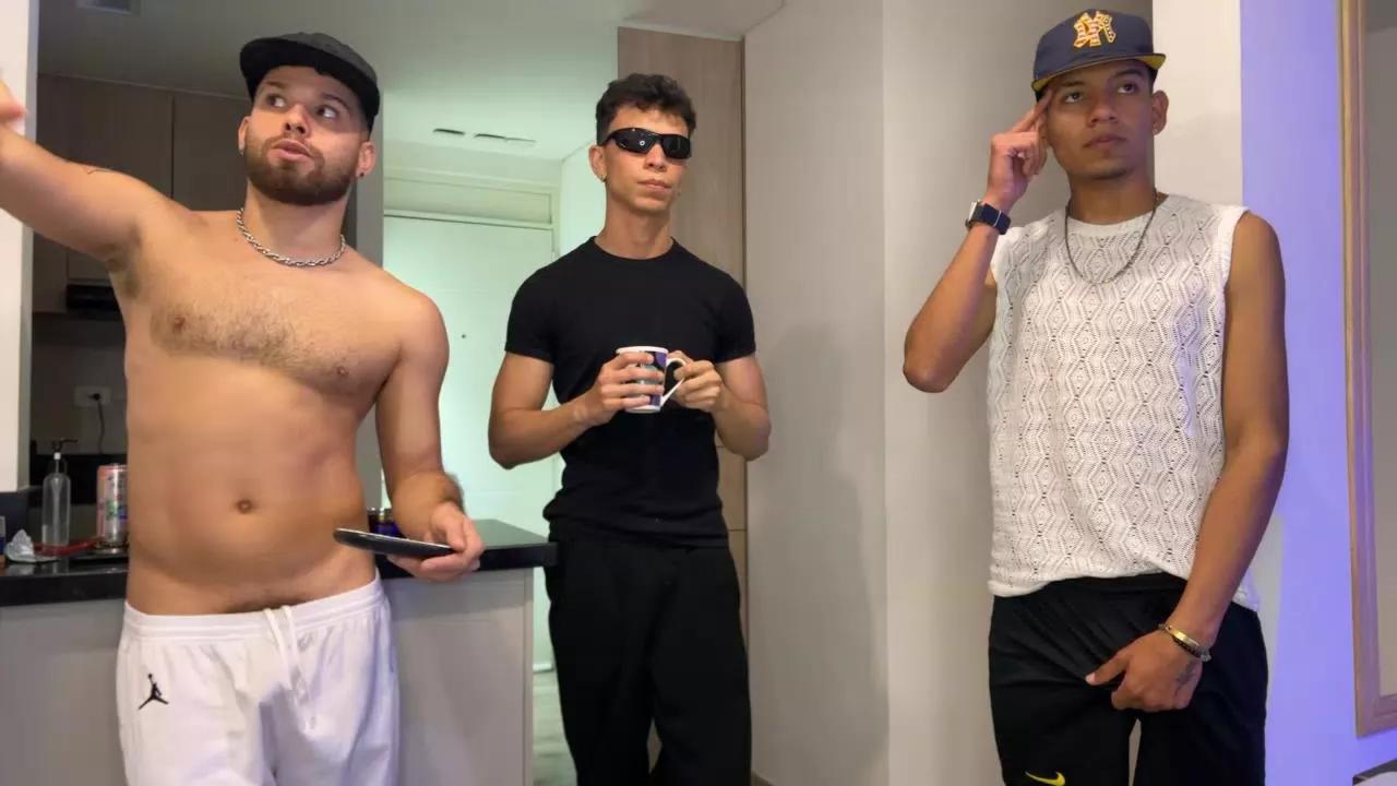 zoneboys_ on Cam4 