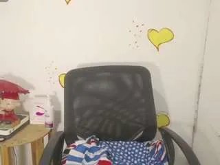 Offline hugekira on CamSoda