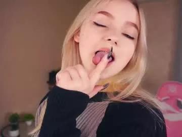 emelianae on Chaturbate 