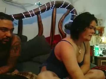 newyou25loveuss from Chaturbate