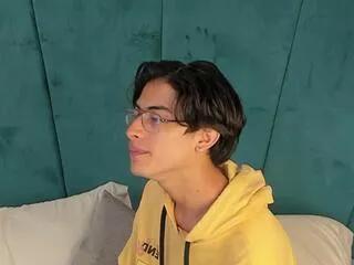 aaron_ez on Flirt4Free 