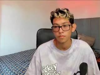 alan_gonz_cristian_asaenz on Flirt4Free 