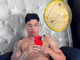 Offline andrew_wolf on Flirt4Free