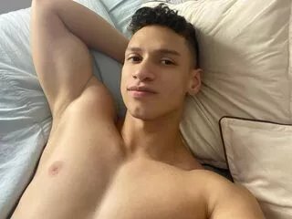 Offline benjamin_evans on Flirt4Free