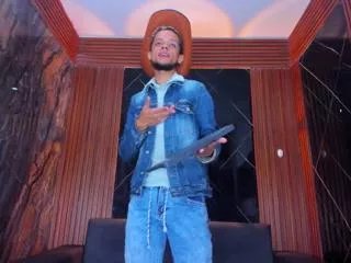 Offline edward_longg on Flirt4Free