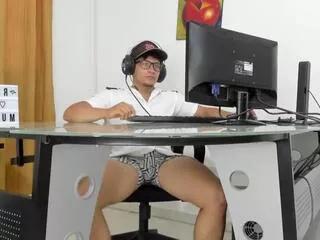 roger_curly on Flirt4Free 