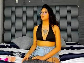 roxanne_evan on Flirt4Free 