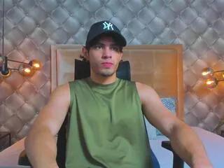 tyler_lions on Flirt4Free 