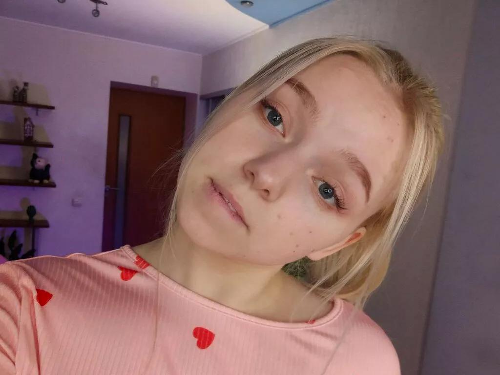 AlbertaBadder on LiveJasmin 