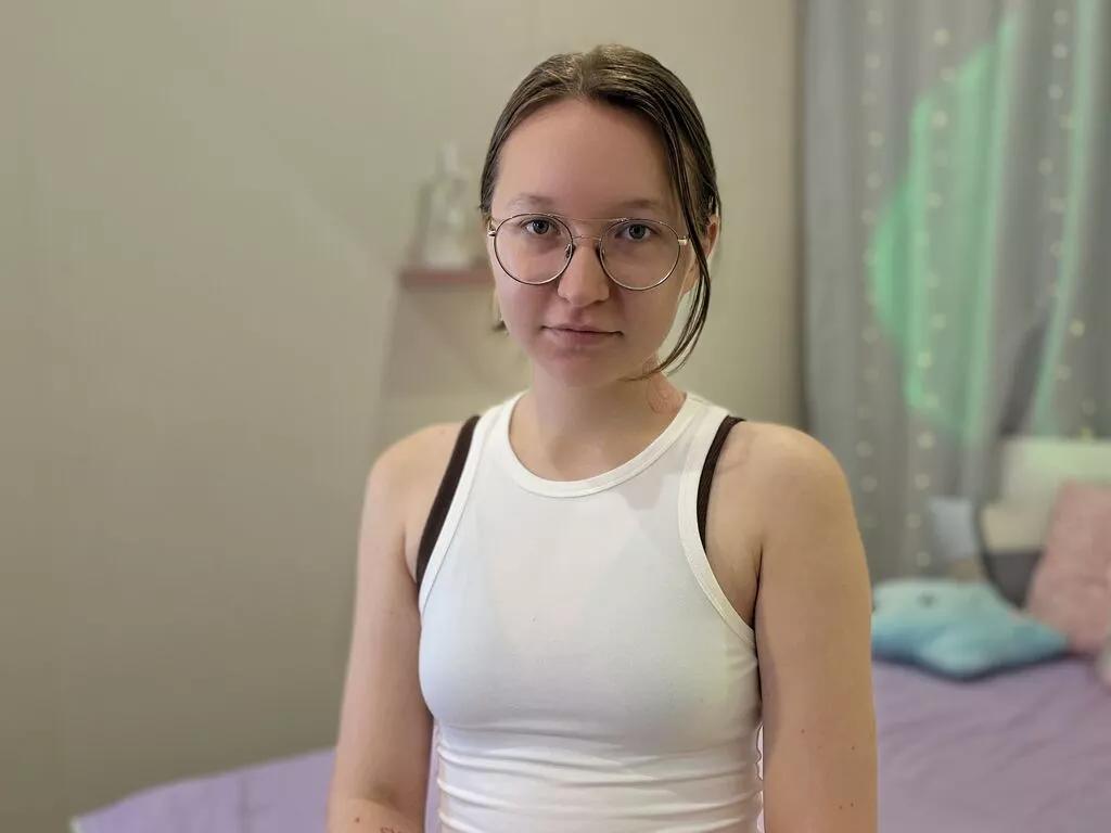 AliceBass on LiveJasmin