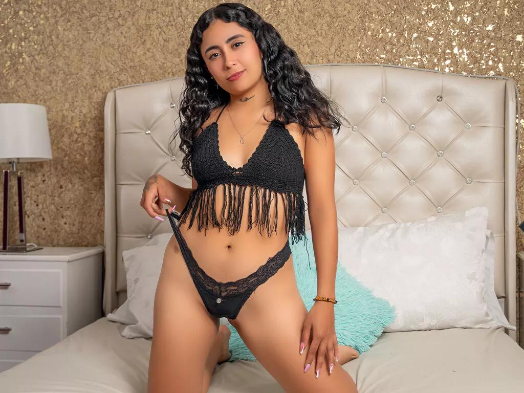 AriVelandia on LiveJasmin