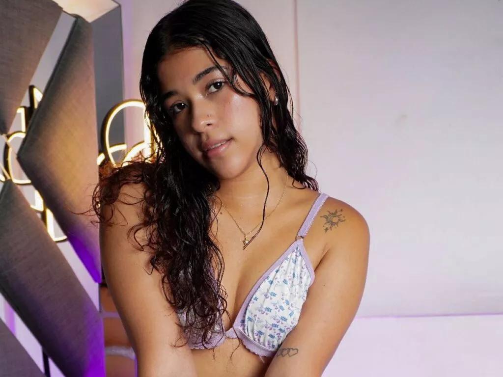 IvyRoses on LiveJasmin 