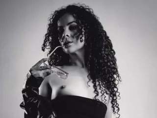 Offline DonnaCurlySunShine on Streamate