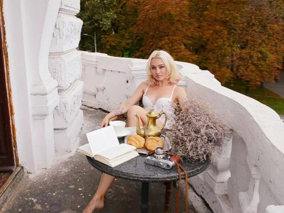 Offline miawishes on Streamate