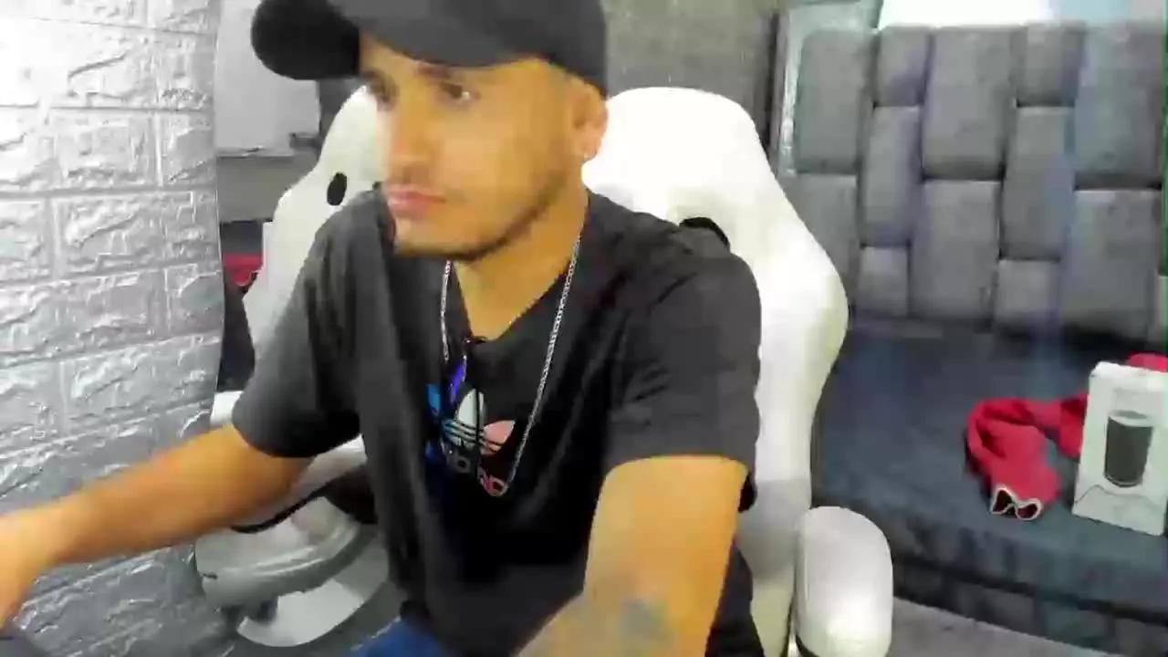 Axell_Cross77 on Streamray 