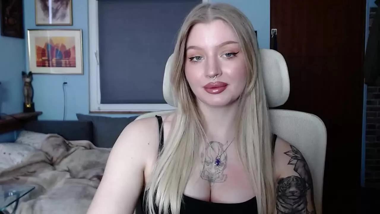 ca_milaLove on Streamray 