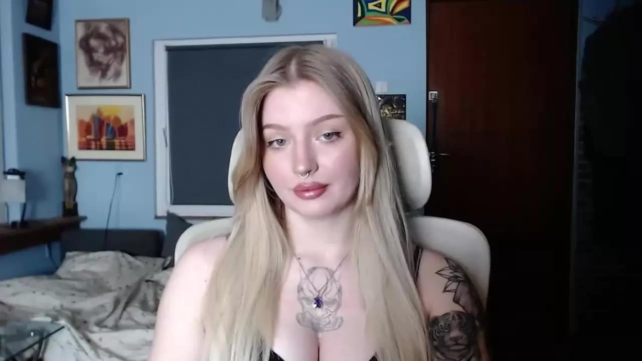 ca_milaLove on Streamray 