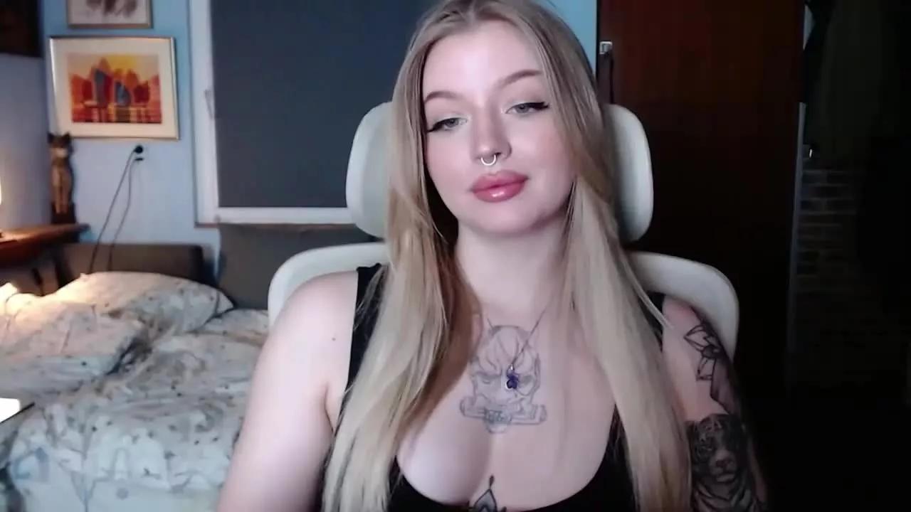 ca_milaLove on Streamray 