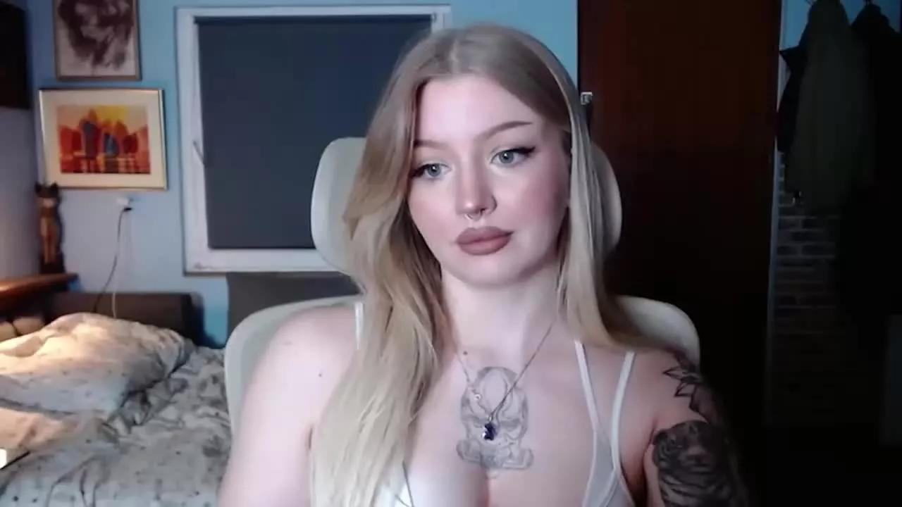 ca_milaLove on Streamray 