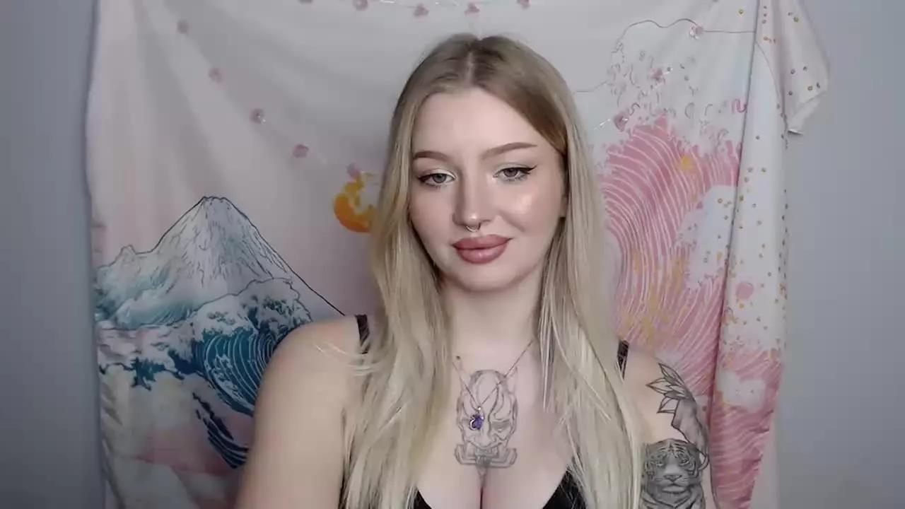 ca_milaLove on Streamray 