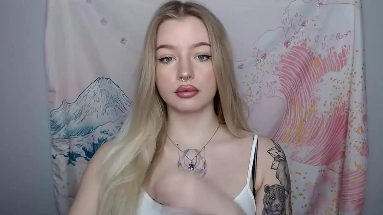ca_milaLove on Streamray 