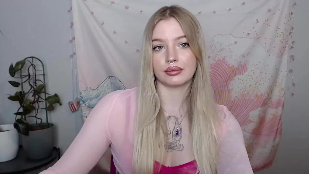ca_milaLove on Streamray 