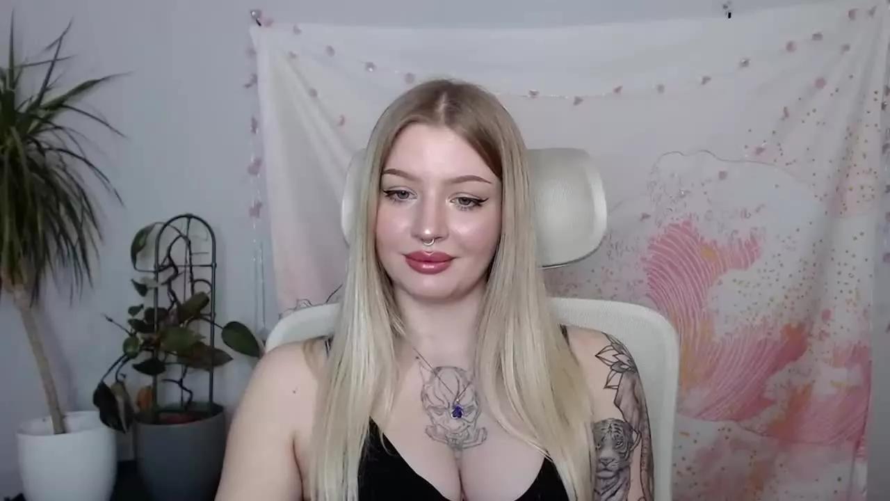 ca_milaLove on Streamray 