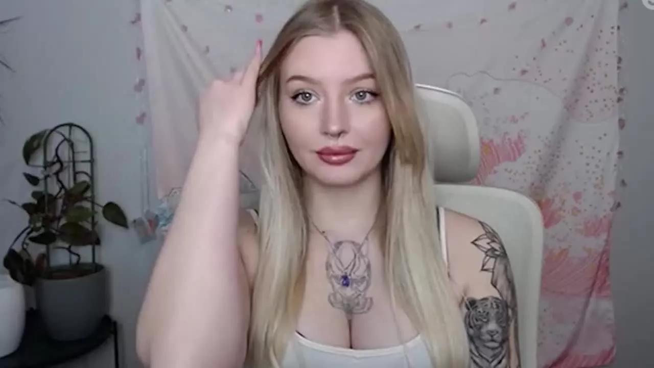ca_milaLove on Streamray 