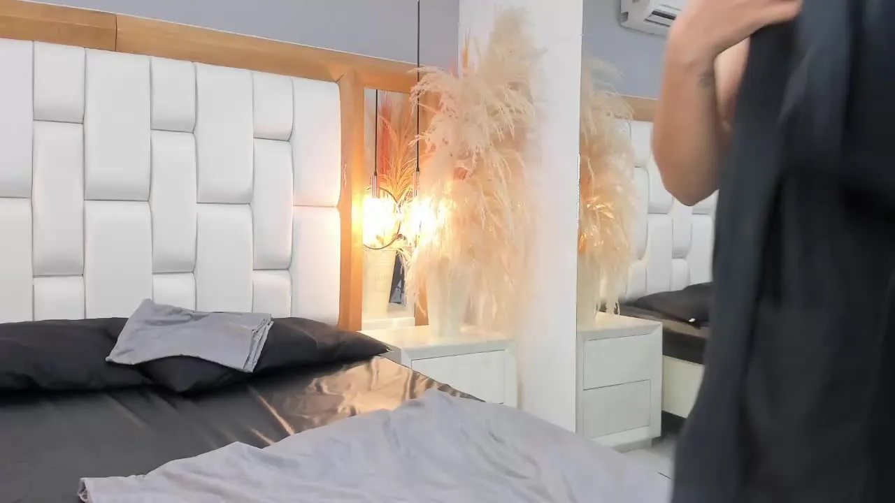 Offline CelineBennett on Streamray