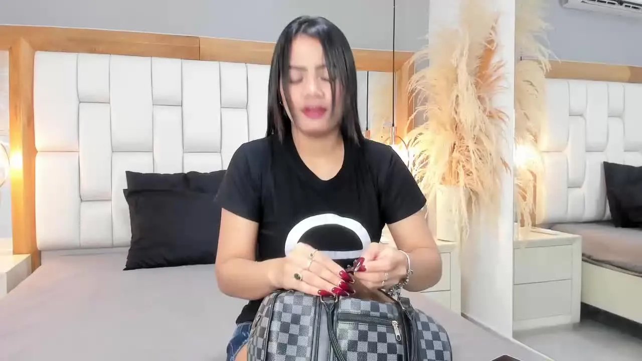 Offline CelineBennett on Streamray