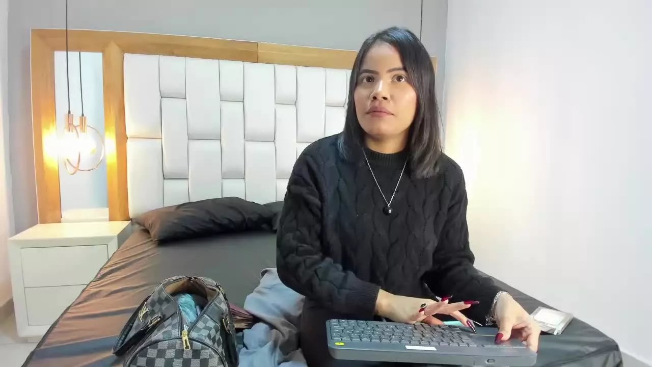 Offline CelineBennett on Streamray