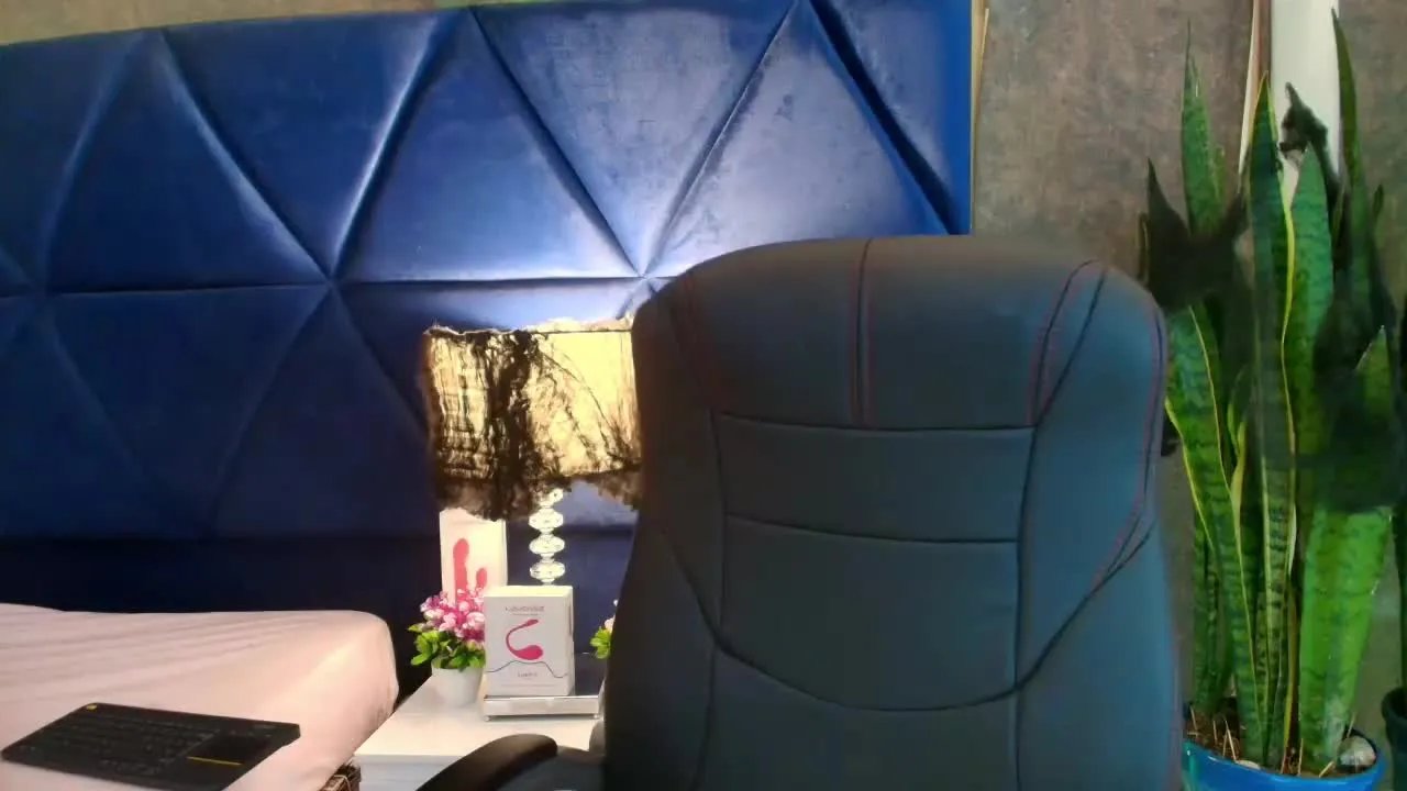 Offline CloeeMendezz on Streamray