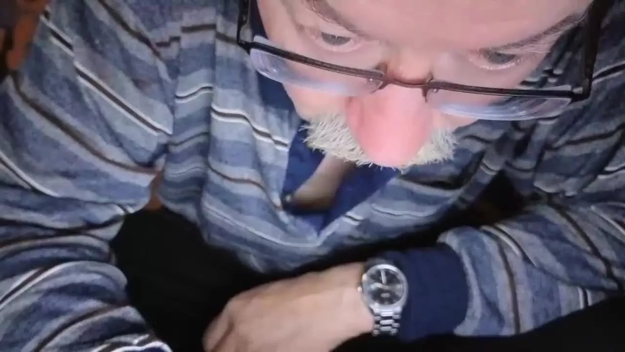 Offline cumloverboyxxx69 on Streamray